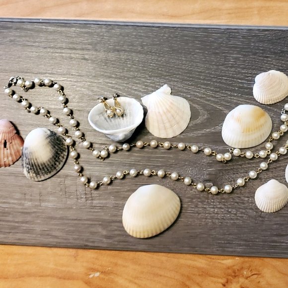 Jewelry - Vintage Gold Tone & Pearls Necklace & Earring Set